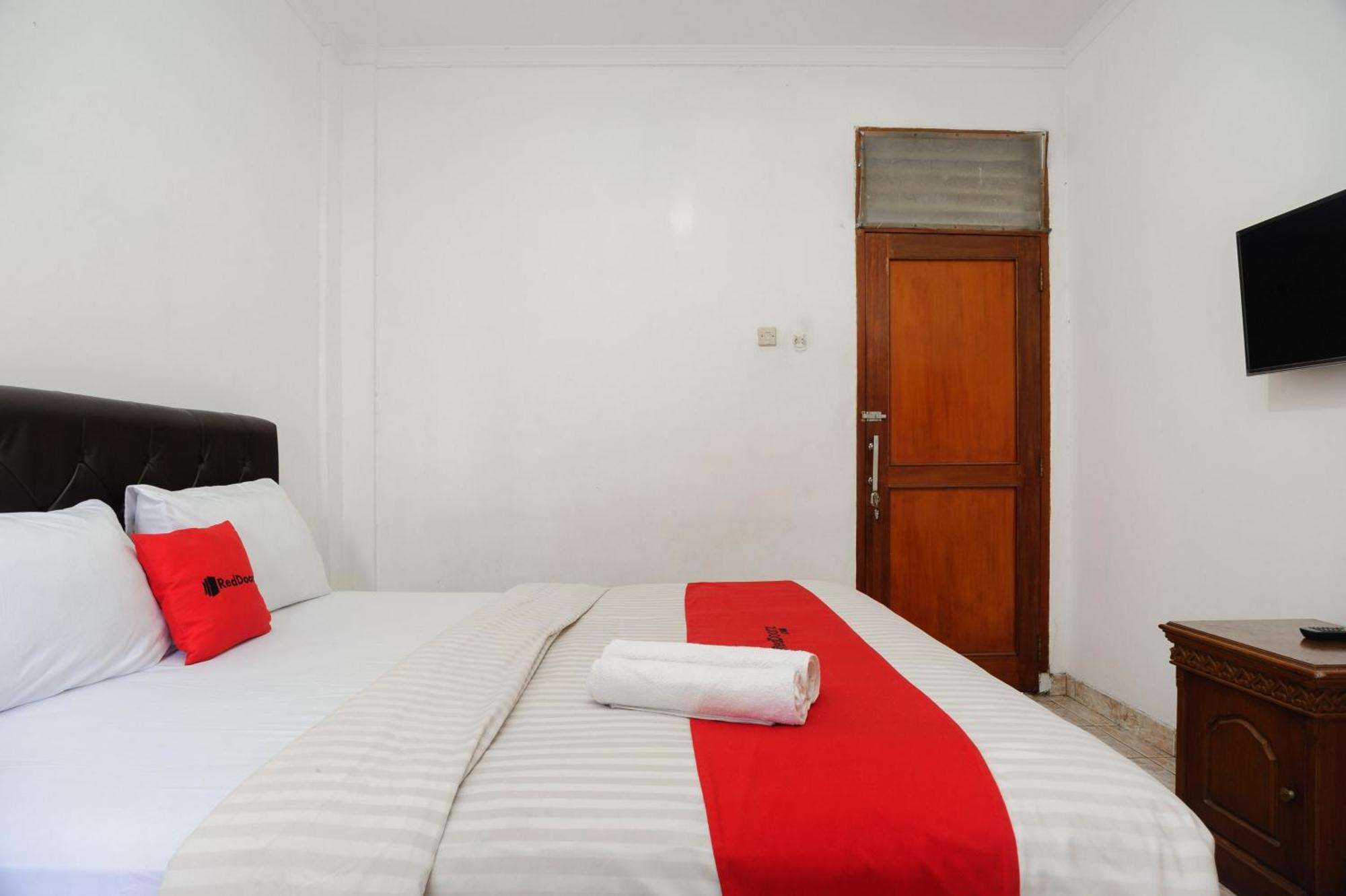 Reddoorz Syariah Near Aeon Mall Tanjung Barat Jakarta Exterior photo